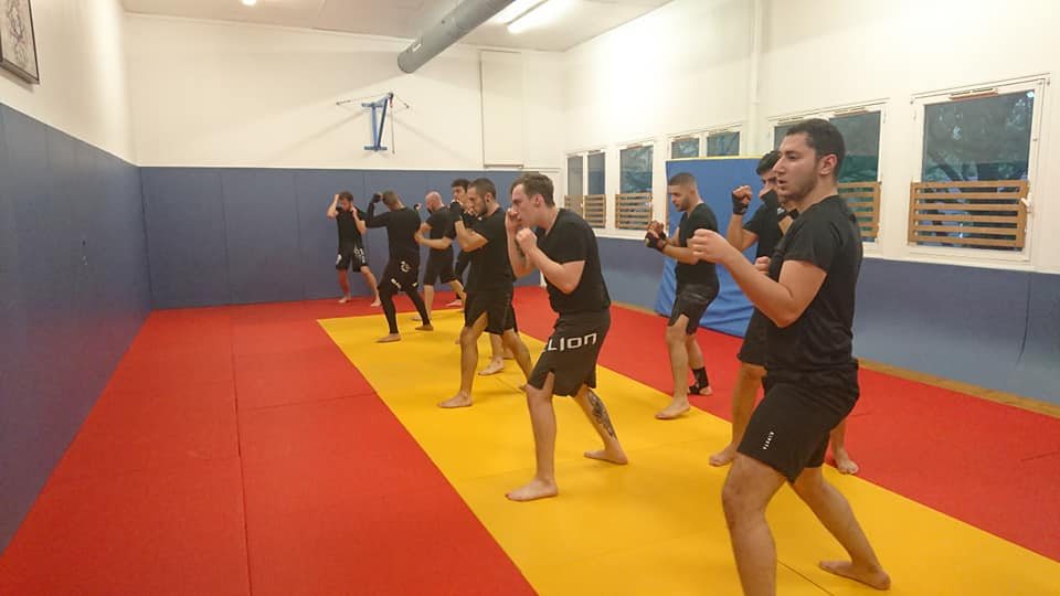 Cours de MMA à Rouen, shadow boxing collectif